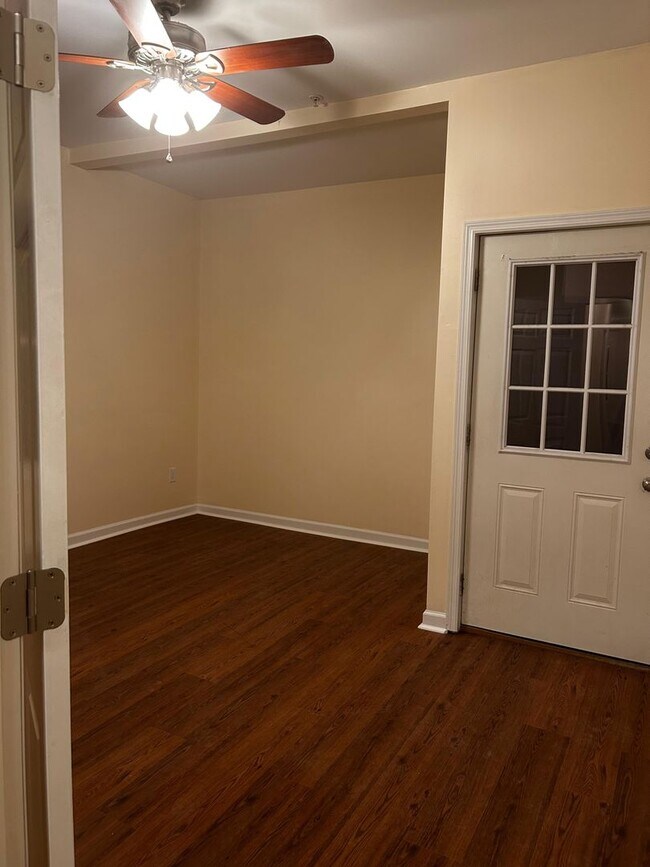 Building Photo - 1326 E Gibson St