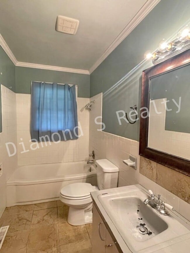 Building Photo - South Springfield 3 Bedroom Home Available Soon!