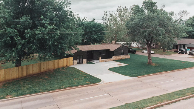 Building Photo - This beautifully updated 1950s home underw...