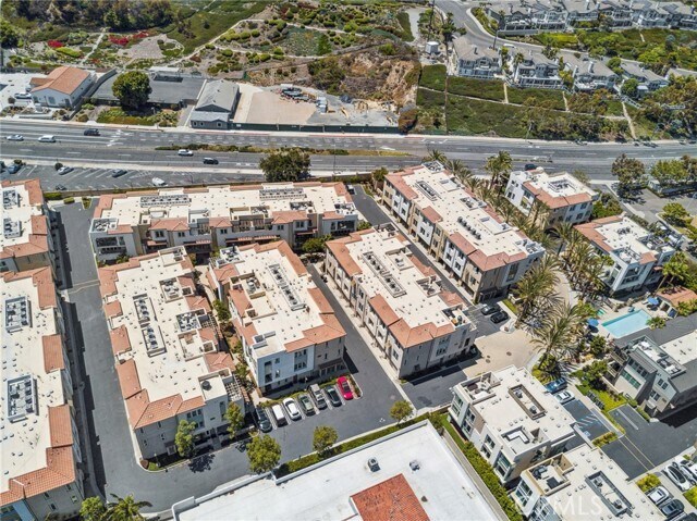 Building Photo - 3189 Doheny Way