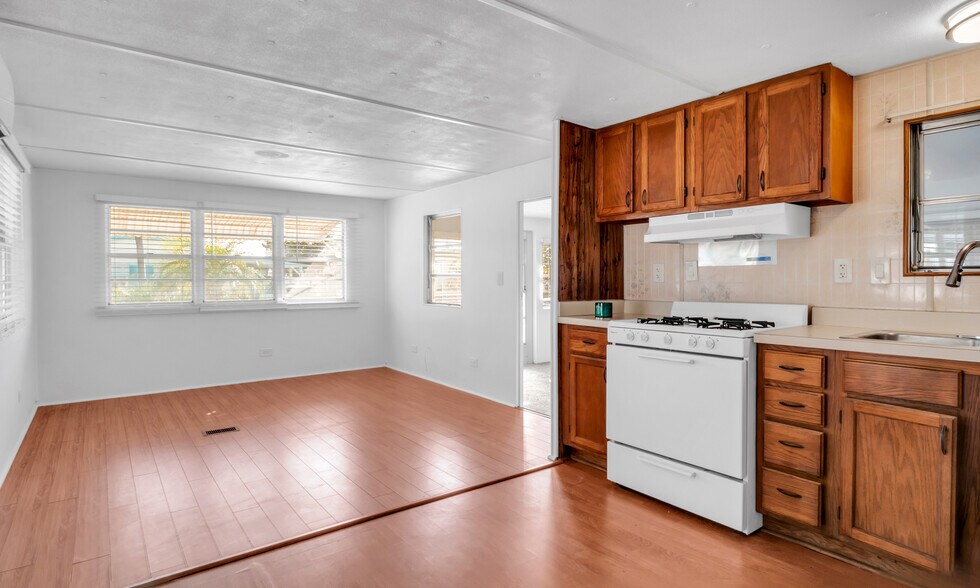 Building Photo - 209 50th Avenue Plz E