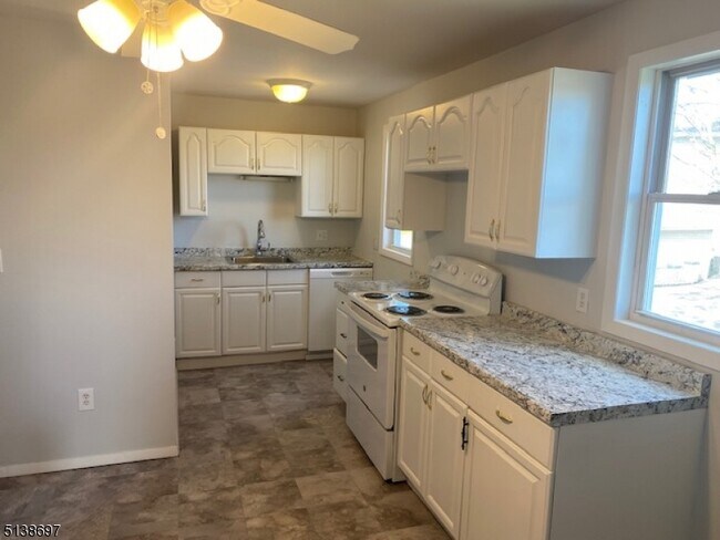 Building Photo - 45 Broad St