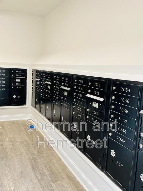 Building Photo - 7038 Hummingbird Dr