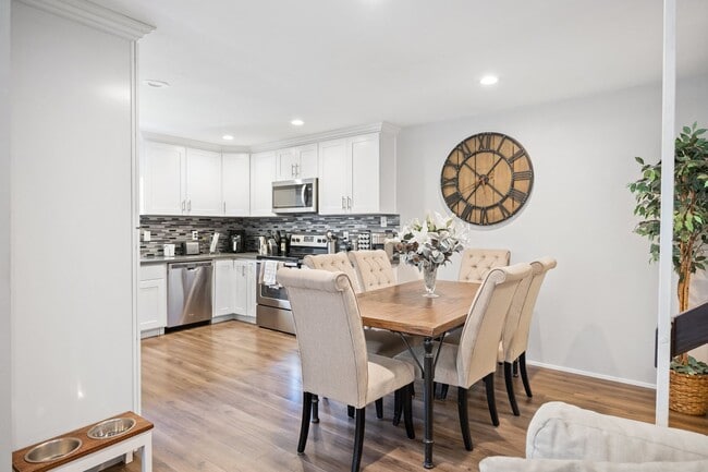 Building Photo - 3 bed 2 bath move-in ready unit.