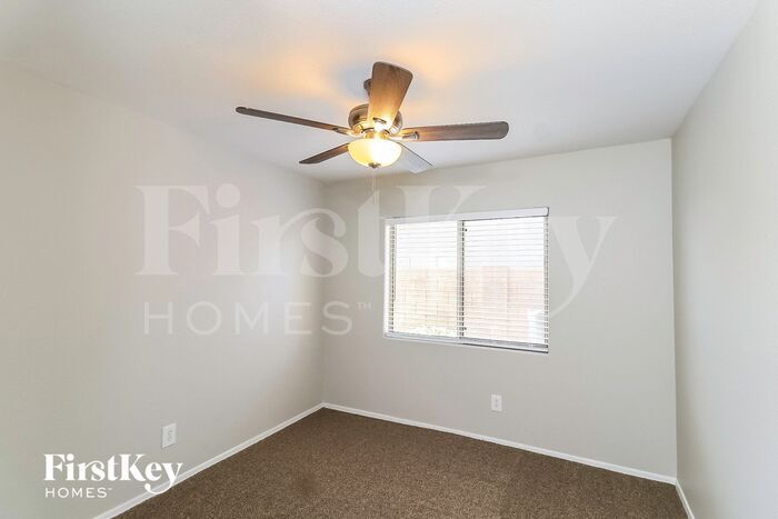 Building Photo - 15847 N Gil Balcome St