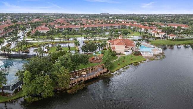 Building Photo - Beautiful Townhome in Laguna lakes 3 bedro...