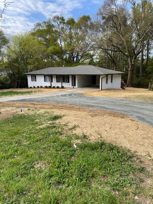 Building Photo - 3 Bedroom 2 Bath Home on Lost Mountain Road
