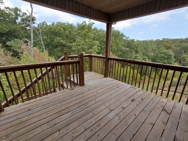 Building Photo - 137 Creek View Dr
