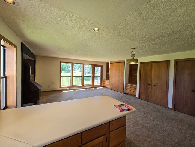 Building Photo - Pinonwood Studio- Month to Month