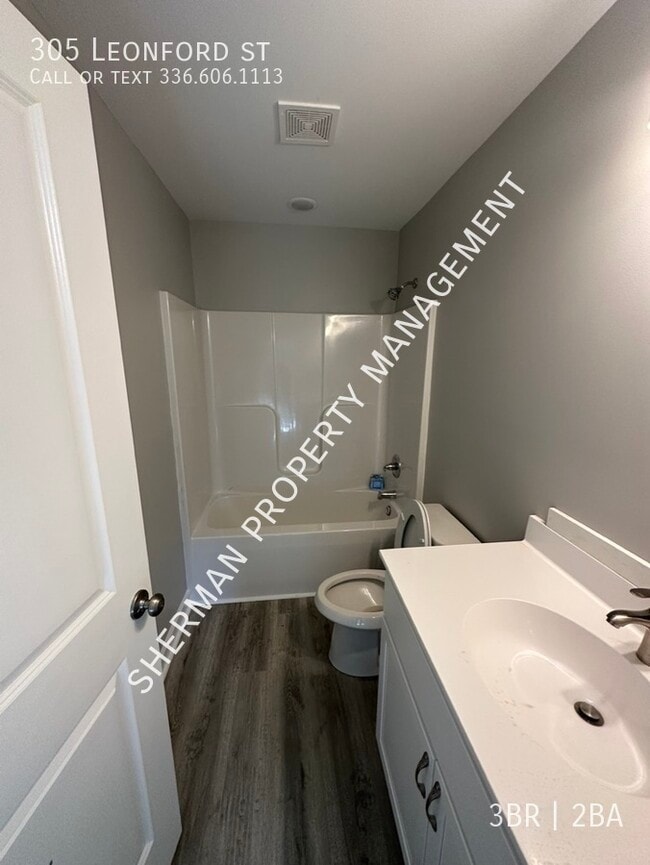 Building Photo - 305 Leonford St