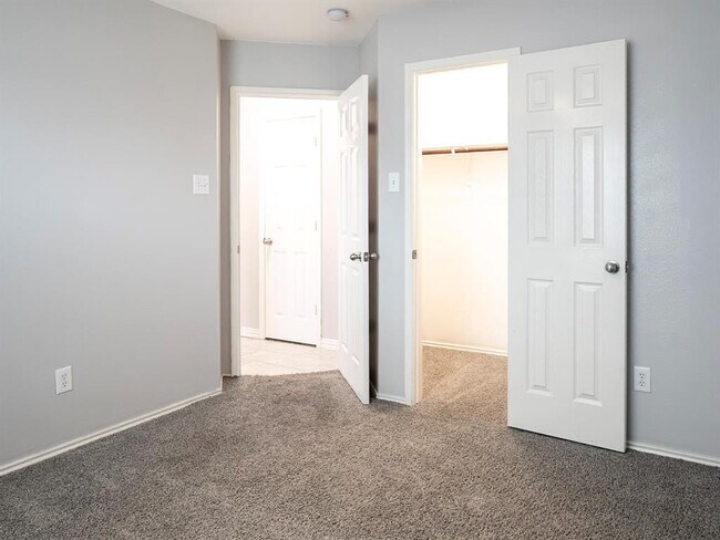 Building Photo - 2414 Alcove Foster Ct