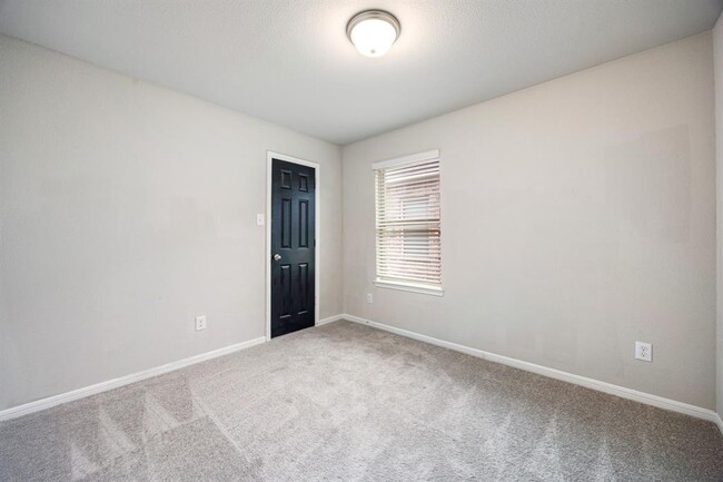 Building Photo - 22630 Rosebush Hl Rd