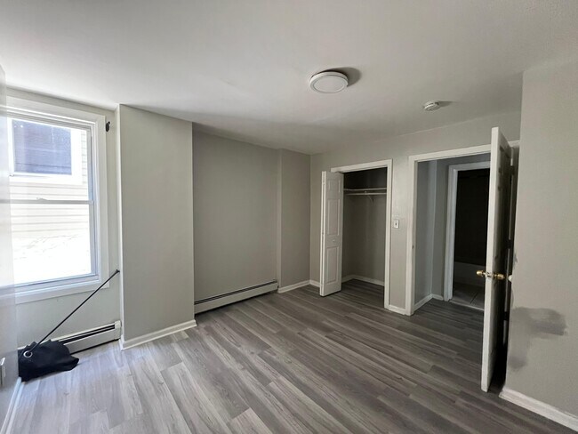 Building Photo - 218 Bowers St
