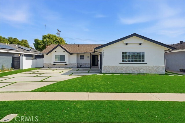 Building Photo - 18584 Redwood Cir