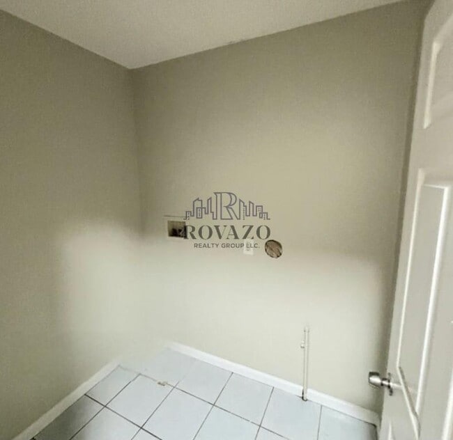 Building Photo - 297 Avon Ave