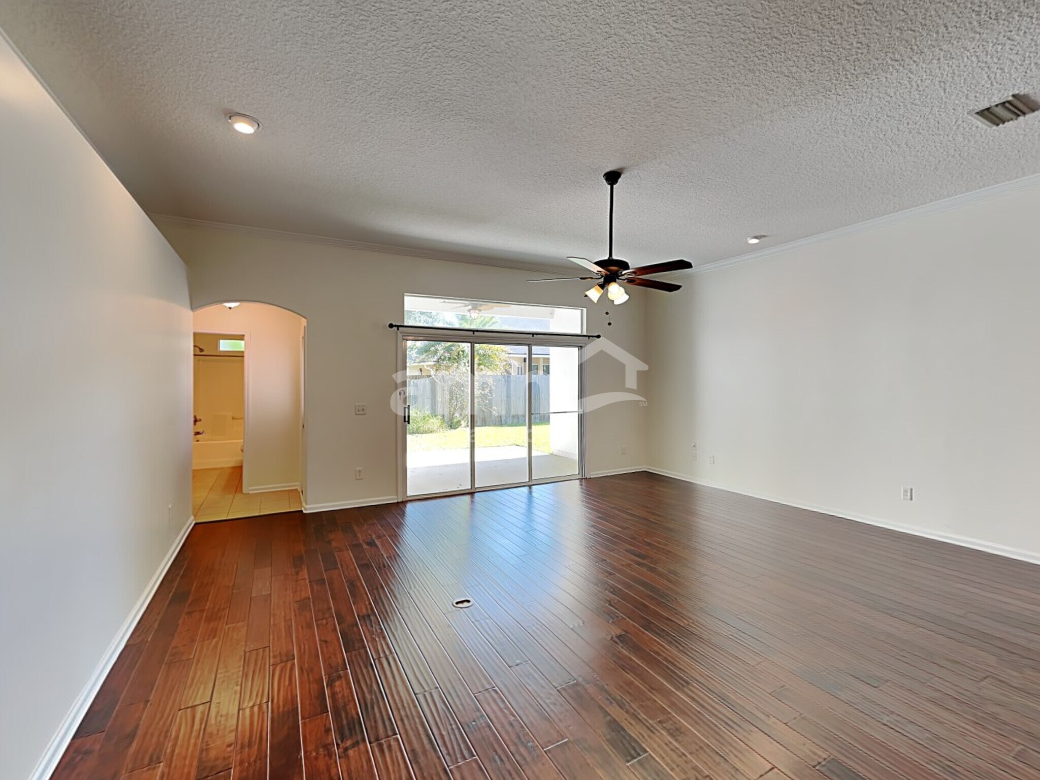 Building Photo - 304 W Silverthorn Ln