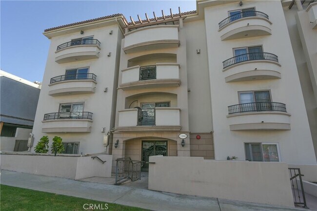 Building Photo - 11848 Kiowa Ave
