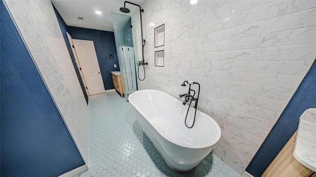 Building Photo - 764 Worthshire St