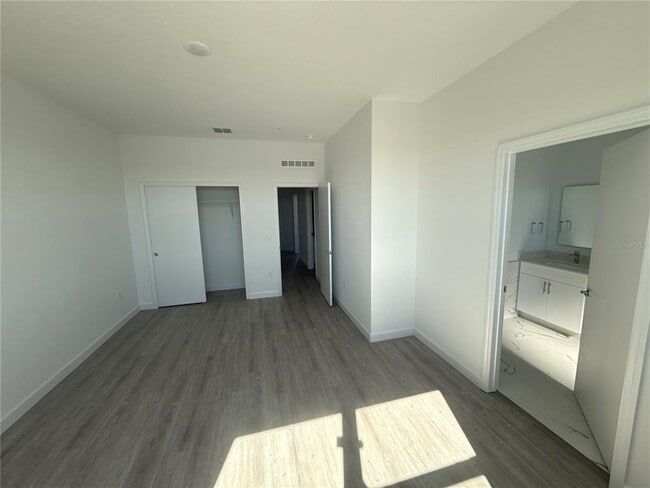 Building Photo - 420 Famagusta Dr