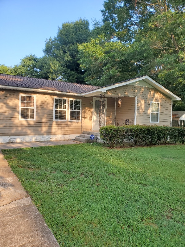 Building Photo - 301 Circle Dr
