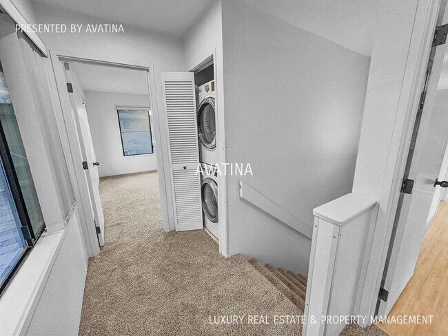 Building Photo - 1629 Waikahalulu Ln