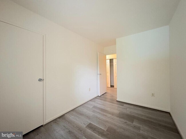 Building Photo - 4657 Logsdon Dr