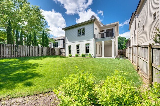 Building Photo - 1735 Hillmont Dr