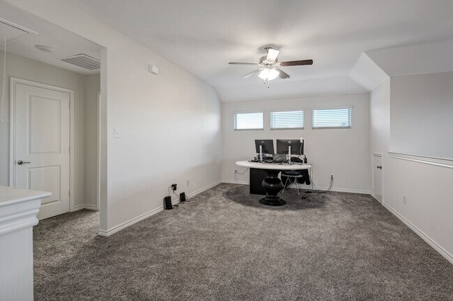 Building Photo - 1007 Hitchin Post Way