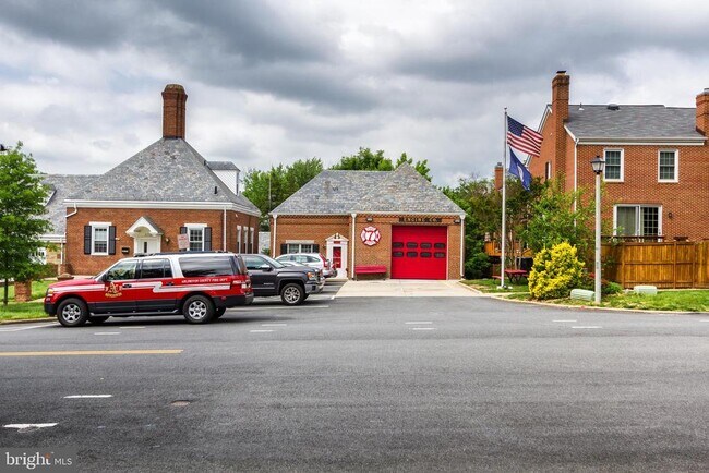 Building Photo - 4859 S 28th St