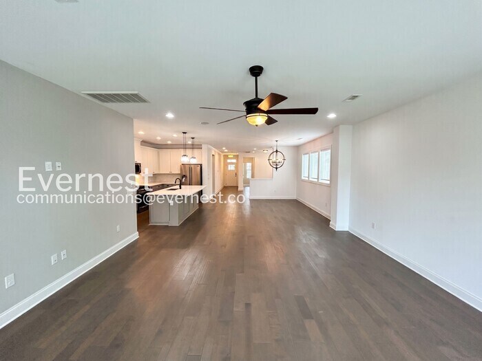 Building Photo - 252 Tanglewood Ln