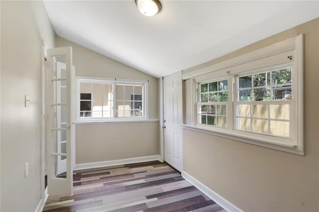 Building Photo - 585 Jones Ave NW