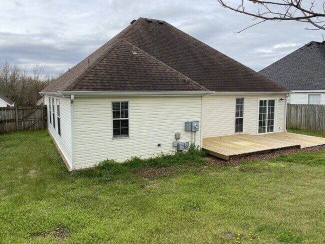 Building Photo - 572 Branchwood Ave