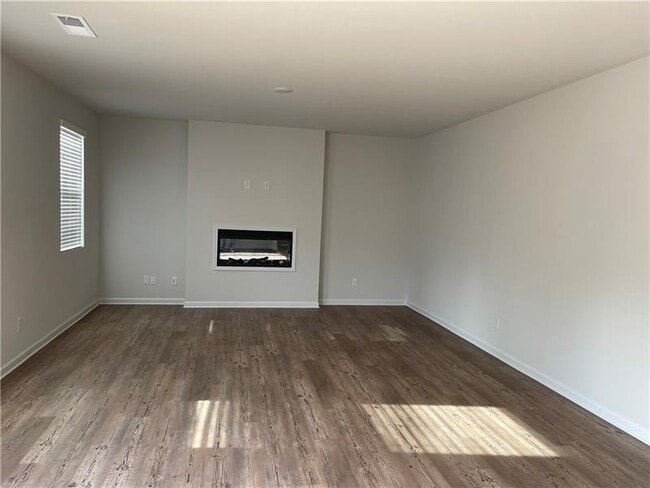 Building Photo - 240 Summerwood Ln