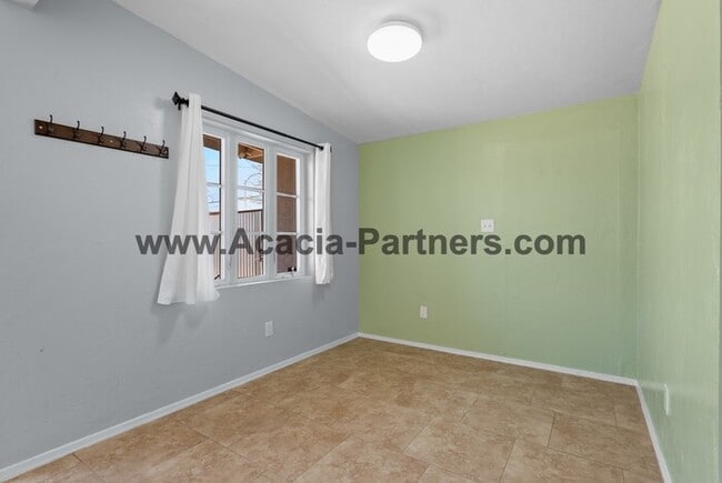 Building Photo - Two Bedroom Home with Guest House