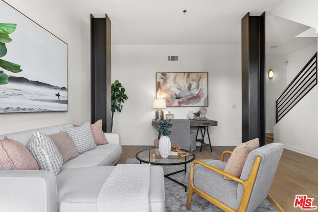 Building Photo - 5350 Playa Vista Dr