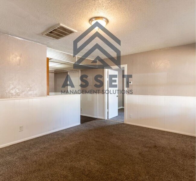 Building Photo - Section 8 approved home!