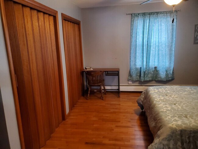 Building Photo - Immaculate 3BR home near parks and trails, eateries and quick highway access