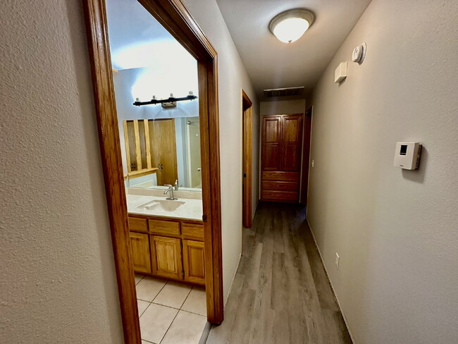 Building Photo - 25 N Cerney Ln