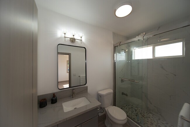 Building Photo - 1526 Hooli Cir