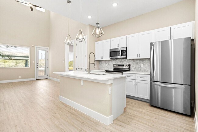 Building Photo - Luxury 3/2.5 Brand New Home