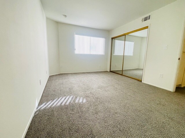 Building Photo - 112 S St Andrews Pl