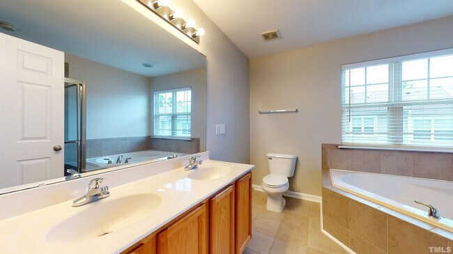 Building Photo - 113 Darley Dale Loop - Bev Roberts Rentals...