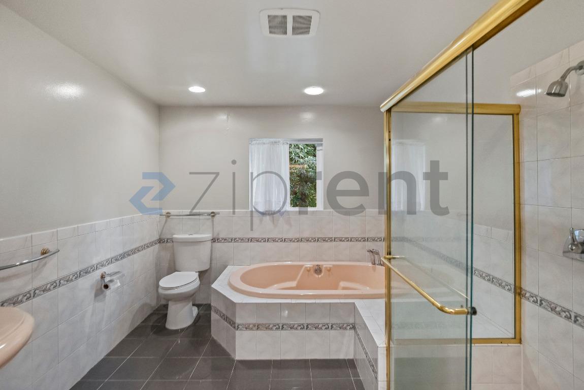 Building Photo - 9 La Salle Ave