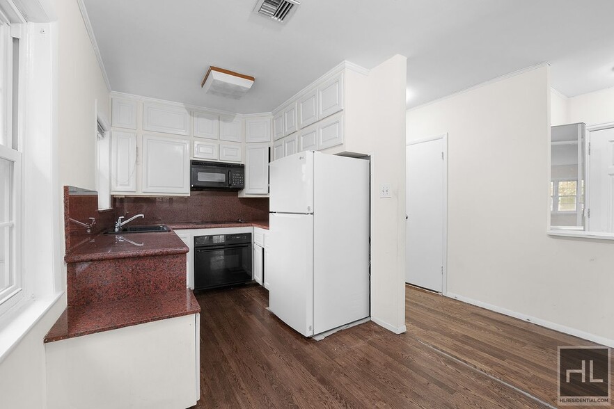 Building Photo - 188 STREET