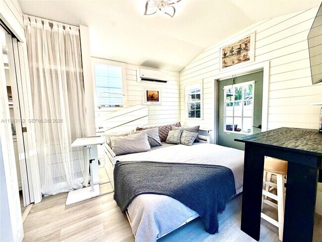 Building Photo - 3601 SW 32nd Blvd