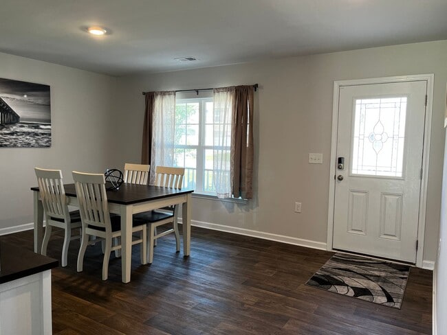 Building Photo - Beautiful 2 story home in the new Lake Tyl...