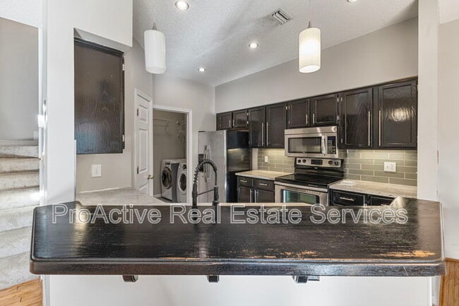 Building Photo - 300 Yarmouth St