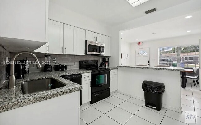 Building Photo - 6445 SW 22nd St