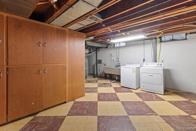 Building Photo - 16940 W 13 Mile Rd