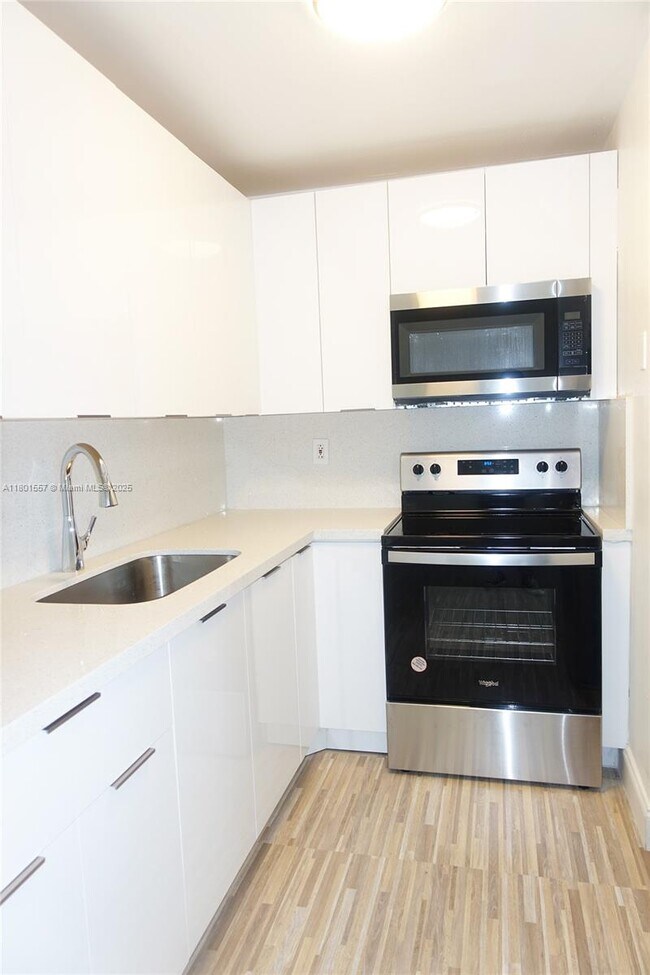 Building Photo - 495 NW 72nd Ave